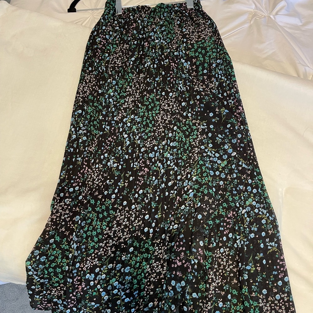 Black skirt with multicolored flower print